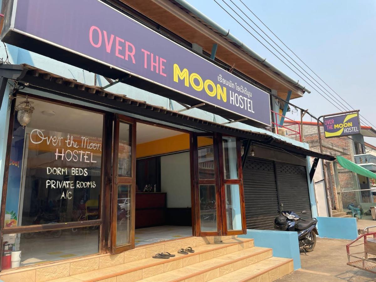 Over The Moon Hostel Ban Houayxay Exterior foto